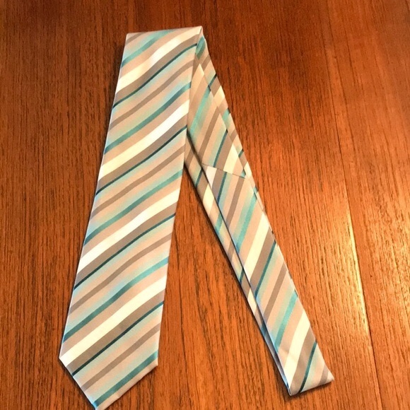 Geoffrey Beene Handmade Diagonal Striped Tie - Picture 6 of 11
